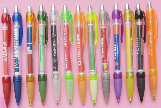 Farbauswahl bei Kugelschreibern mit Gummigriff